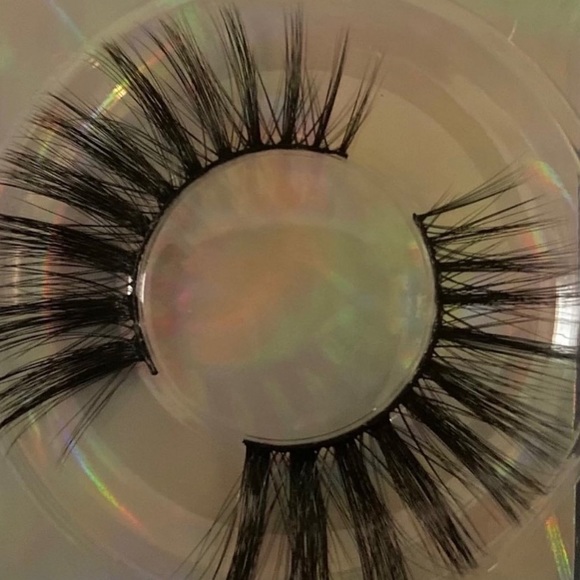 Mink lashes for $5 or 3/$10 also earrings are $5 - Picture 2 of 5